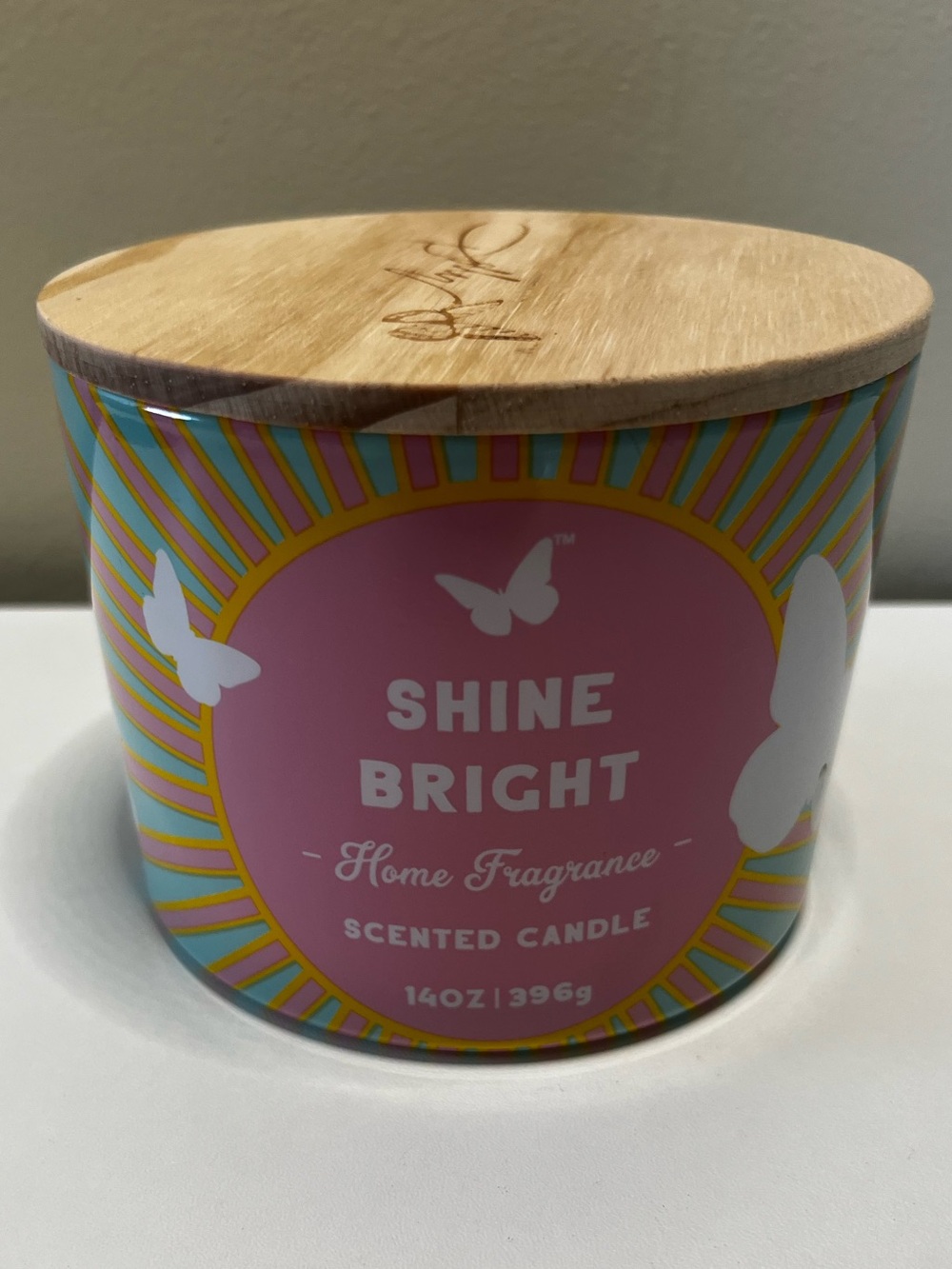 New Dolly Parton DG "Shine Bright" 14 oz Scented Candle with Wooden Lid